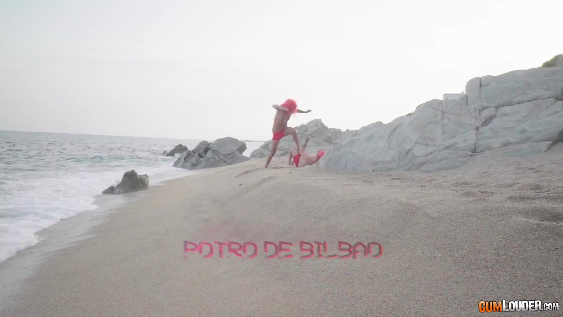 Watch Mujer de curvas perfectas en un trío playero Porn Video - ePornSup.