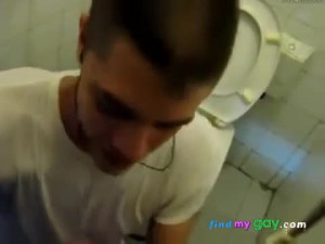 Cum-hungry guy gets a tasty treat in a public restroom