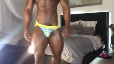 Muscular Black Stud Shows Off His Amazing Bubble Butt