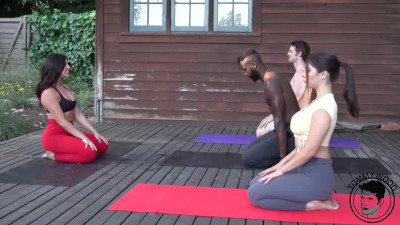 Trukait y la diosa del yoga orgía de swingers calientes teniendo un cuarteto de yoga flexible