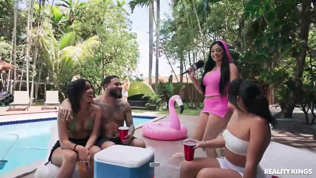 Watch A summer full of sex, fun and money Porn Video - ePornSup.