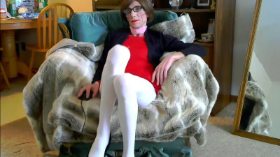 Skinny Crossdresser Masturbates on Webcam