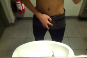 Twink's Solo Session in the Bathroom Sink