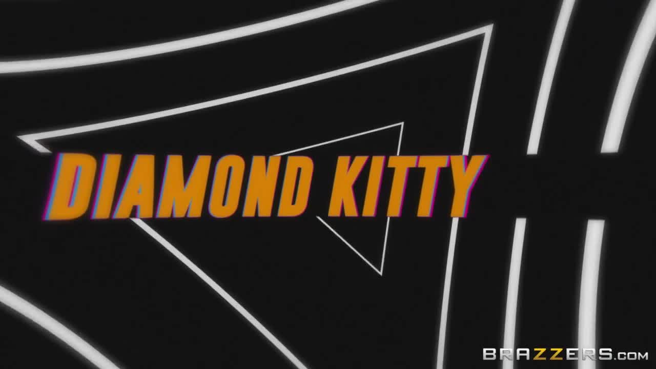 Watch Diamond Kitty and Kelsi Monroe - So You Think You Can Twerk Porn Video - ePornSup.