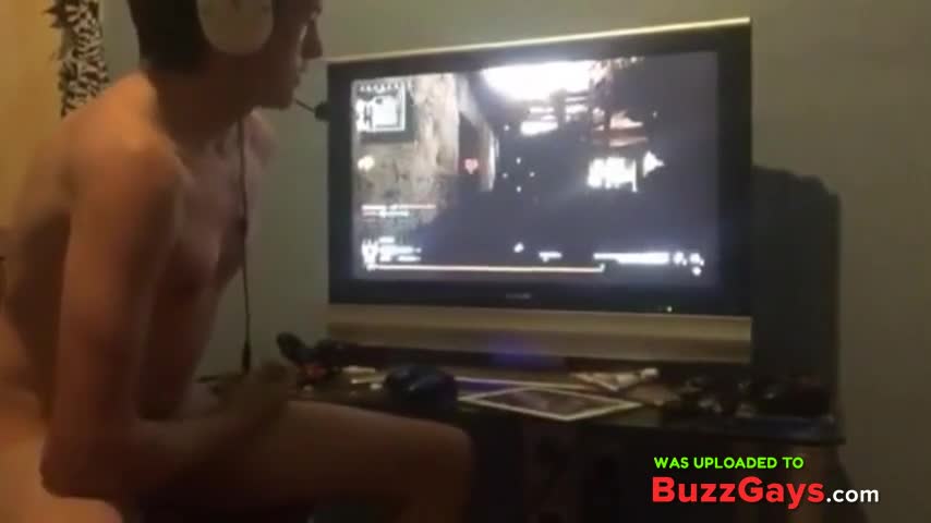 Watch Twink Plays Call of Duty and Cums Porn Video - ePornSup.