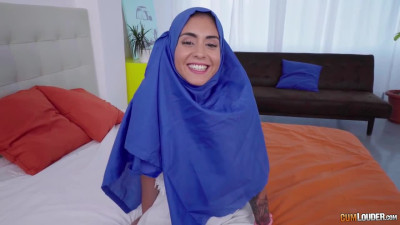 El hijab fuera y las pollas dentro