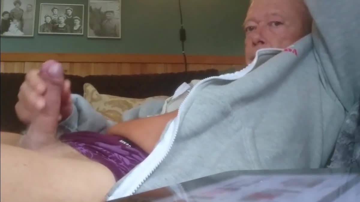 Watch Amateur Norwegian Daddy Handjob Porn Video - ePornSup.