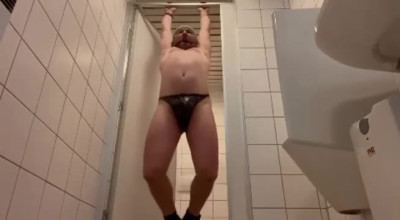 dirtypigandy in the public toilet