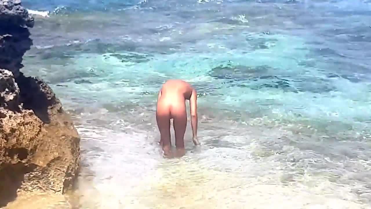 Watch Sexy Couple&#39;s Public Beach Adventure Porn Video - ePornSup.