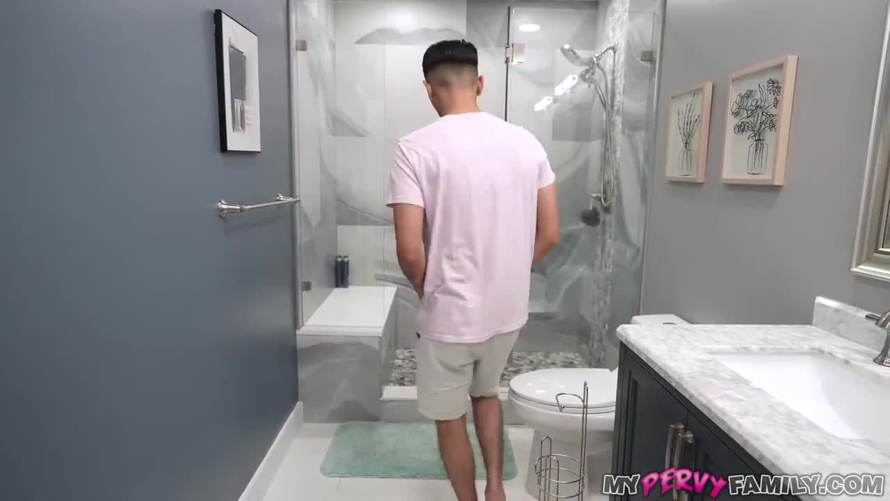 Watch Little brother, you do the laundry and I&#39;ll clean your dick Porn Video - ePornSup.