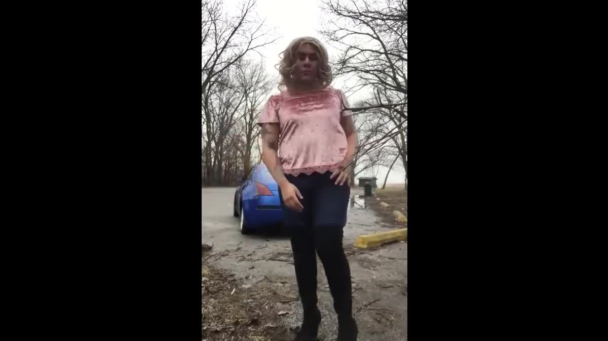 Watch Outdoor Handjob by a Crossdressing Amateur Porn Video - ePornSup.