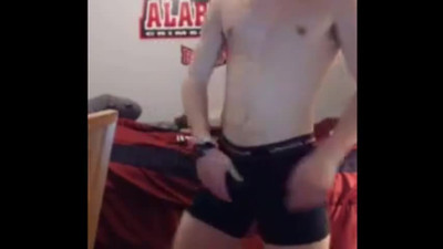 Twink's Delicious Butt on Webcam