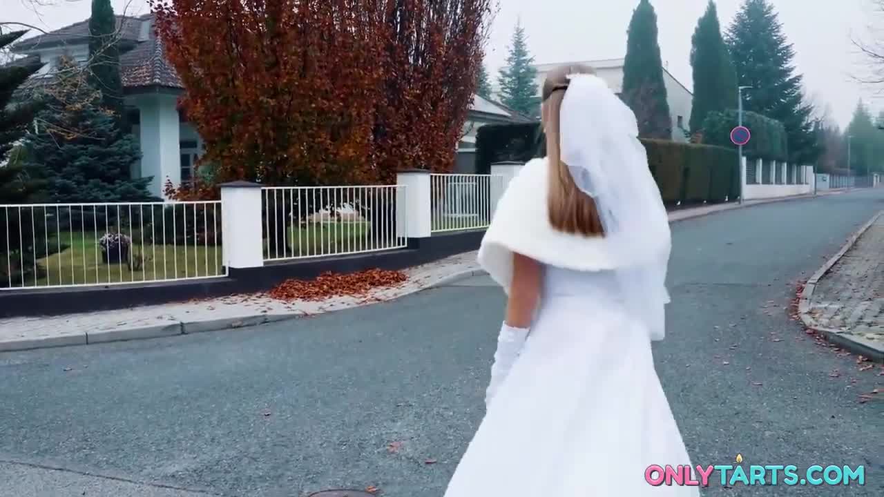 Watch Runaway bride fucks a stranger Porn Video - ePornSup.