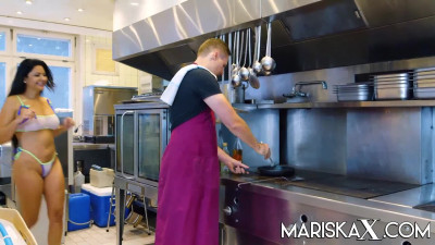 Stuffing a Belgian pussy in the kitchen