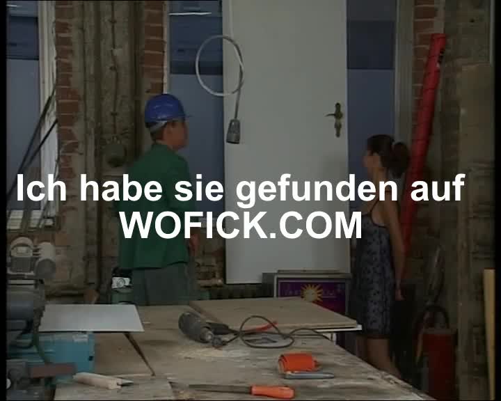 Watch Zarte Braenette laasst den Handwerker ran Porn Video - ePornSup.