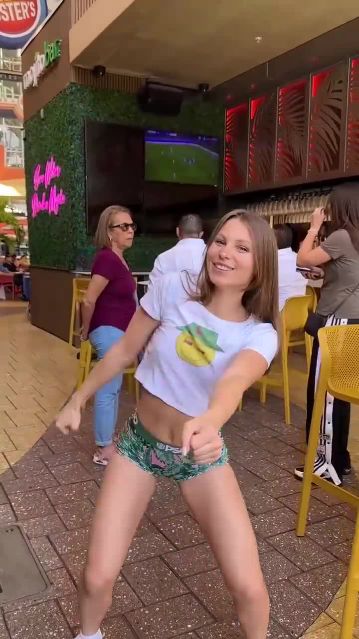 Watch Sexy girl dancing Porn Video - ePornSup.