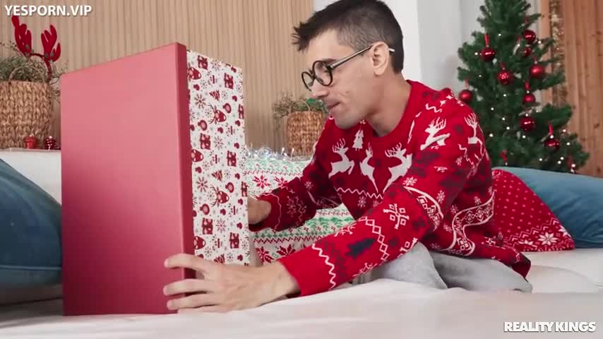 Watch A Christmas Surprise From My Boyfriend&#39;s Roommate Porn Video - ePornSup.