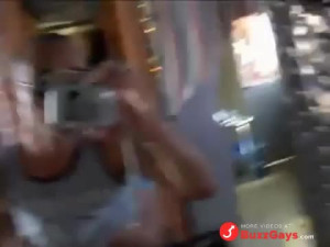 Dos Mexicanos Cogiendo Bareback Frente al Espejo