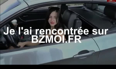 La petite sort de son gamos pour sucer un sexe