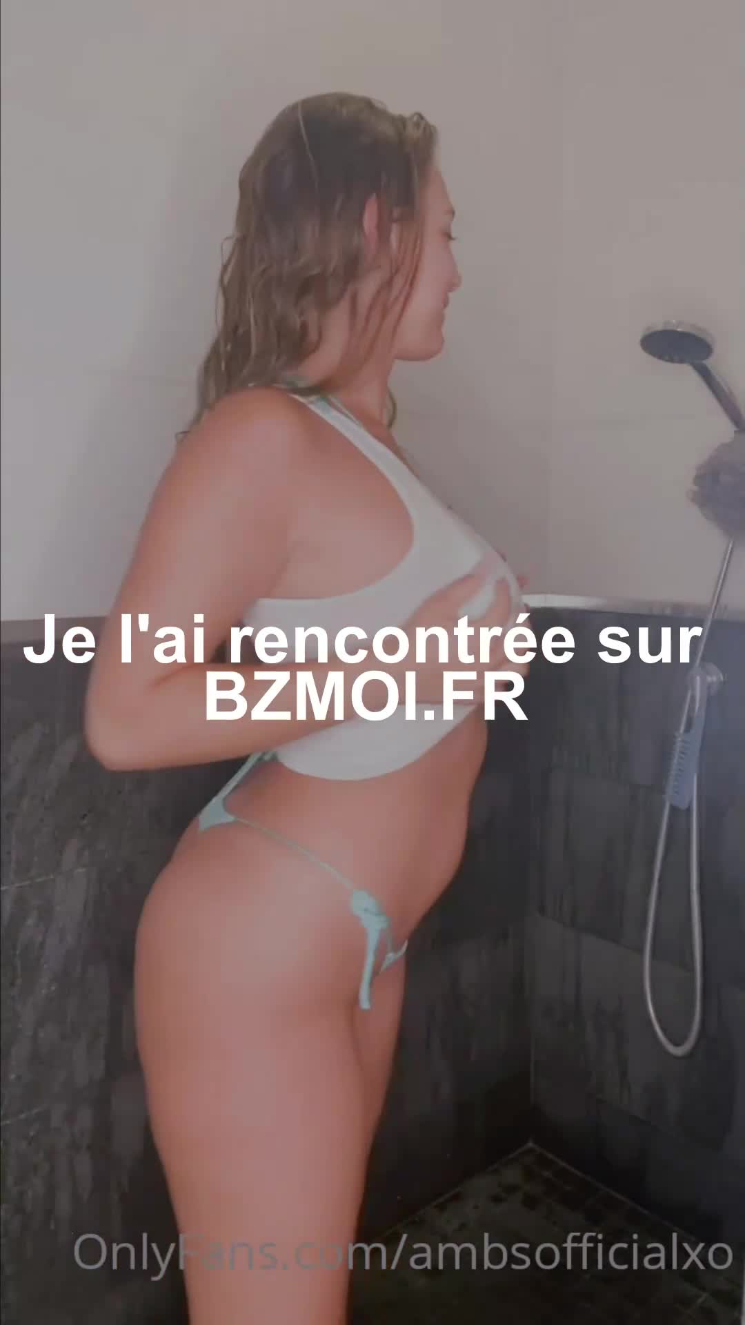 Watch Une belle fille amateur se lave la chatte Porn Video - ePornSup.