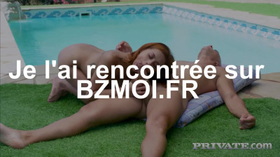 Petite latina sodomisee au bord de la piscine