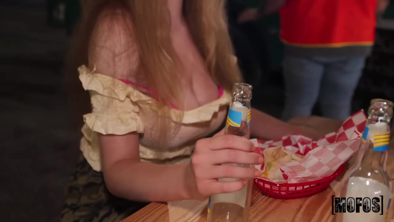 Watch Hermosa vendedora de tacos Porn Video - ePornSup.